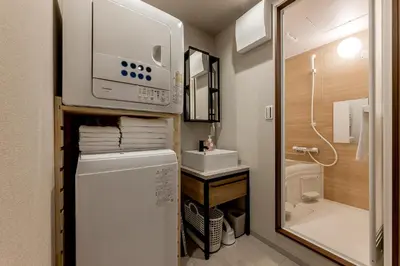 a small bathroom with a refrigerator and a microwave at \u30d9\u30eb\u30d3\u30e5\u30fc\u516b\u5e83 in Tokyo