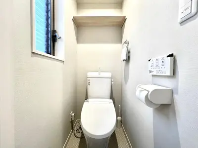 a small bathroom with a toilet and a window at Ichigayayanagichō 牛込柳町一户建-SJ0186 in Tokyo