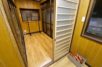 a hallway with a door and a basketball hoop at \u6885\u5c4b\u6577\u8cb8\u6238\u5efa in Tokyo