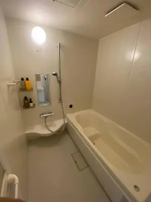 a bathroom with a shower and a bath tub at 8路線使用可能！アクセス抜群/池袋駅より徒歩5分/最大11名/Wi-Fi完備/まるごと3LDK in Tokyo