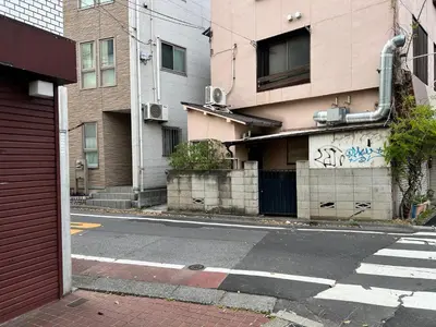 an empty street next to a building with graffiti at Liberty Corp 101 - Vacation STAY 16233 in Tokyo