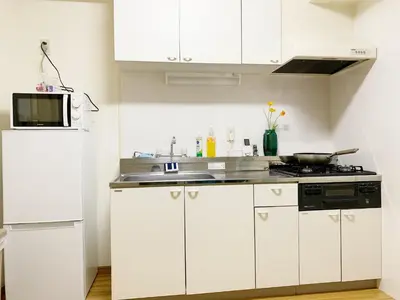 a white kitchen with a sink and a microwave at \u7cbe\u54c1\u65b0\u88c5\u4fee60\u5e73\u7c732\u5367\u5ba4\u9633\u5149\u516c\u5bd3#\u5e72\u6e7f\u5206\u79bb#\u9ad8\u901f\u65e0\u9650\u5236\u7f51\u8def#\u4e13\u7528\u7535\u68af\u76f4\u8fbe#3\u7ad9\u76f4\u8fbe\u65b0\u5bbf#\u6700\u59277\u4eba#itk501 in Tokyo