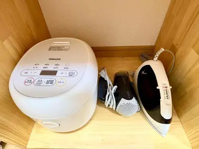 a hair dryer sitting on top of a wooden floor at \u65b0\u5bbf\u4e2d\u5fc3 \u5927\u4e45\u4fdd\u99c53\u5206\u949f \u8d85\u7ea7\u5546\u5708\u4ea4\u901a\u67a2\u7ebd \u6b65\u884c\u76f4\u8fbe\u65b0\u5bbf\u6b4c\u821e\u4f0e\u753a \u4e58\u5750\u5c71\u624b\u7dda\u76f4\u8fbe\u4e0a\u91ce\u6e0b\u8c37\u9280\u5ea7\u6d45\u8349 \u6700\u59274\u4eba in Tokyo