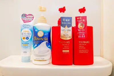 a shelf with three bottles of cleaning products on it at \u65b0\u5bbf\u533a\u6b4c\u821e\u4f0e\u753a\u8212\u9002\u623f\u6e90\u514d\u8d39Wi-Fi#03 in Tokyo