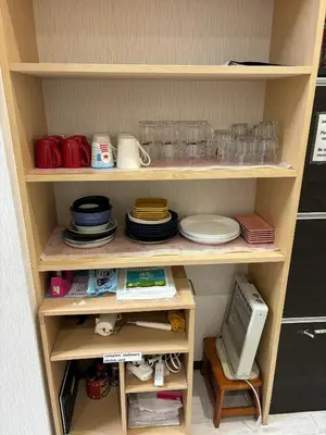 a cabinet with plates and a computer in it at \u6d45\u8349\u685c\u6a4b\u30cf\u30a6\u30b9-Asakusa Sakurabashi House- in Tokyo