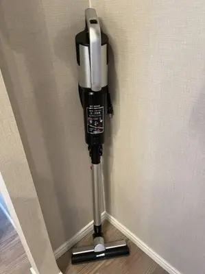 a parking meter in the corner of a wall at Cozy inn Oyama 101 in Tokyo