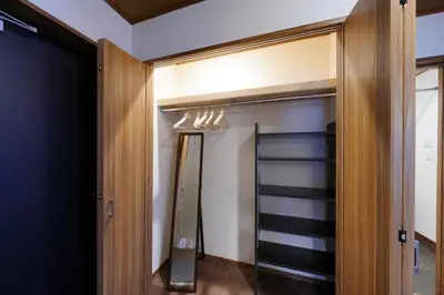 a walk in closet with a glass door at Yadoya Hototogisu - Vacation STAY 37432v in Tokyo