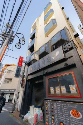 a food stand in front of a building at unito residence WASEDA in Tokyo