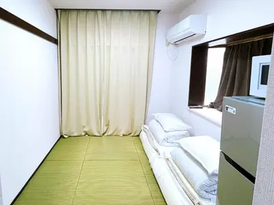 a hospital room with two beds and a window at \u30af\u30aa\u30ea\u30c6\u30a3\u30cf\u30a4\u30c4 in Tokyo