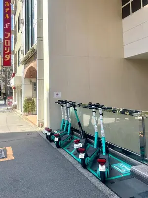 a row of scooters parked on the side of a building at \u30af\u30aa\u30ea\u30c6\u30a3\u30cf\u30a4\u30c4 in Tokyo