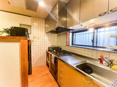 a kitchen with a sink and a stove at 7\u6642IN19\u6642OUT # \u6c60\u888b\u738b\u5b50\u8d64\u7fbd\u99c5\u7121\u6599\u9001\u8fce # \u4e0a\u91ce\u99c514\u5206 # \u4e00\u68df\u8cb8\u3057 # 2LDK2LDK # \u6700\u592724\u4eba # 7 00 IN19 00 OUT # Free pick-up at Ikebukuro, Oji, and Akabane Stations # 14 min to Ueno # Whole house rental # 2LDK2LDK # Max 24 in Tokyo