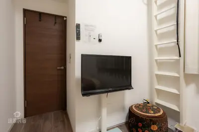 a room with a television and a door and a stool at QiQi House serenity - Vacation STAY 43379v in Tokyo