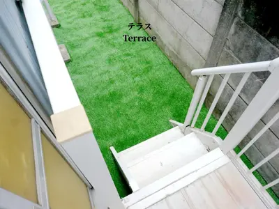 an overhead view of a stairway with a green lawn at 7\u6642IN19\u6642OUT # \u897f\u6b66\u65b0\u5bbf\u99c5\u96fb\u8eca11\u5206 # \u30c6\u30e9\u30b9 # \u30d9\u30c3\u30c8\u53ef # \u65b0\u898f # \u6700\u59274\u540d # \u5c02\u7528\u30d0\u30b9\u30ad\u30c3\u30c1\u30f3 # 7 00 IN19 00 OUT # 11 min train to Seibu Shinjuku # Terrace # Bed available # Newly renovated # Max 4 guests # Private bath kitchen in Tokyo
