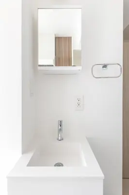 a bathroom with a white sink and a mirror at APB\u9ad8\u5186\u5bfa in Tokyo
