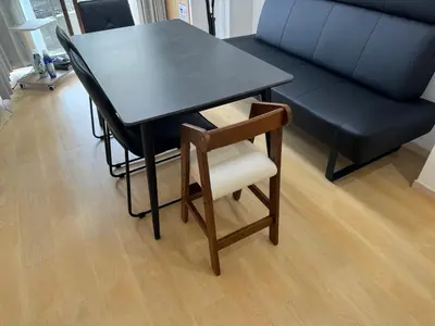 a black table and chair next to a couch at Kagurazaka City House - \u795e\u697d\u5742\u30b7\u30c6\u30a3\u30cf\u30a6\u30b9 in Tokyo