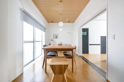 a dining room with a table and some windows at \u3077\u3075\u304b\u6771\u99d2\u5f62 in Tokyo
