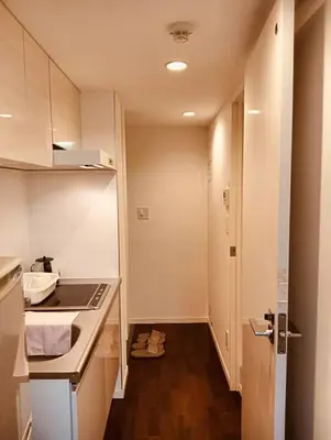 a small kitchen with a sink and a stove at KIYO Skytree Hotel \u9326\u7cf8\u753a\u99c5\u5f92\u6b69\uff13\u5206 in Tokyo