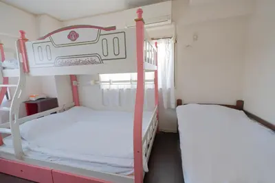 a bedroom with two bunk beds in a room at AKARENGA house in Tokyo