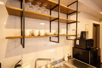 a kitchen with wooden shelves above a sink at \u6d45\u8349\u7985\u5fc3\u5c45201\u5ba4 \u6d45\u8349\u99c5\u5f92\u6b6915\u5206 2024\u5e744\u6708\u30cb\u30e5\u30fc\u30aa\u30fc\u30d7\u30f3 43\u5e73\u7c73\u4e38\u8cb8\u3057\u5207\u308a \u30c0\u30d6\u30eb\u30d9\u30c3\u30c82\u53f0\u3068\u7573\u6577\u304d\u5e03\u56e32\u7d44 \u5bb6\u5ead\u5f0f\u7528\u54c1\u8a2d\u5099\u5b8c\u5099 in Tokyo