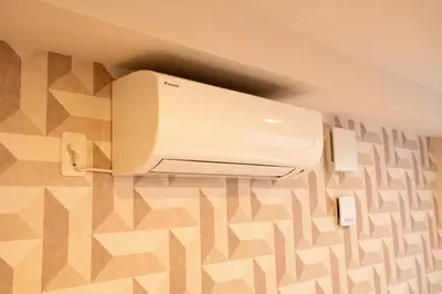 a white printer sitting on the floor in a room at \u6d45\u8349\u7985\u5fc3\u5c45202\u5ba4 \u6d45\u8349\u99c5\u5f92\u6b6915\u5206 2024\u5e744\u6708\u30cb\u30e5\u30fc\u30aa\u30fc\u30d7\u30f3 43\u5e73\u7c73\u4e38\u8cb8\u3057\u5207\u308a \u30c0\u30d6\u30eb\u30d9\u30c3\u30c82\u53f0\u3068\u7573\u6577\u304d\u5e03\u56e32\u7d44 \u5bb6\u5ead\u5f0f\u7528\u54c1\u8a2d\u5099\u5b8c\u5099 in Tokyo