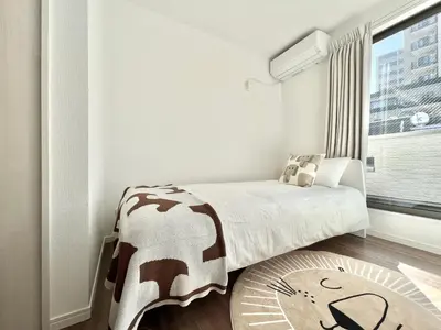 a small bedroom with a bed and a window at XY-\u6839\u5cb8\u4e00\u6237\u5efa-tTT0107 in Tokyo