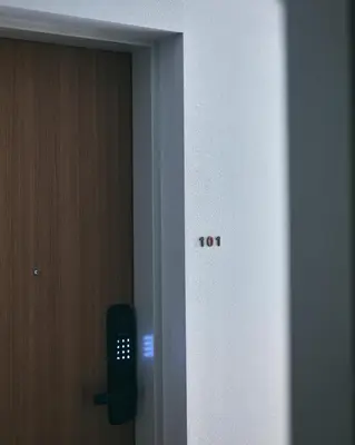 a room with a door with a clock on it at da Haus Shinjuku in Tokyo