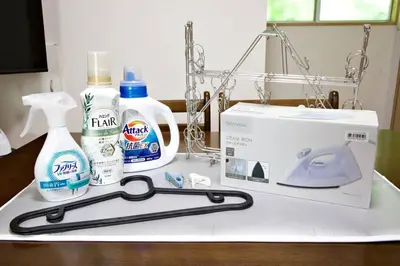 a white counter with a cleaning kit and a box at \u6885\u5c4b\u6577\u8cb8\u5bb6 in Tokyo