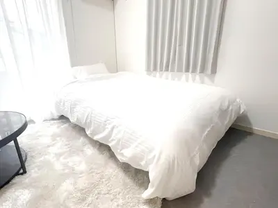 a white bed in a room with a window at Ikejiri Ohashi Sta 10min walk,Nakameguro 10 min walk,Switch in Tokyo