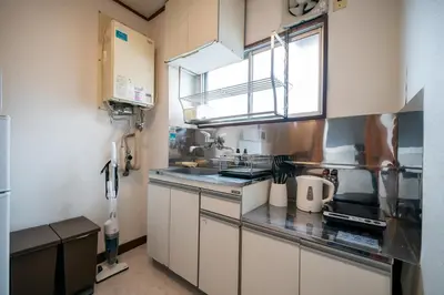 a small kitchen with a sink and a window at Lucky Horikiri - \u30e9\u30c3\u30ad\u30fc\u5800\u5207 in Tokyo