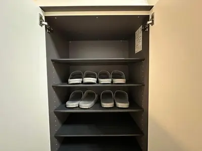 a pair of shoes in a walk in closet at A shinnjuku area \u5f92\u6b65\u5230\u65b0\u5bbf\u53ea\u9700\u898110\u5206\u949f\u5f92\u6b65\u5230\u65b0\u5927\u4e45\u4fdd\u53ea\u9700\u89814\u5206\u949f\u590d\u5f0f\u623f\u95f4a in Tokyo