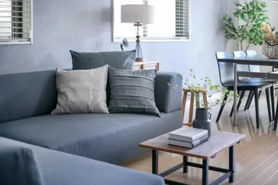 a blue couch in a living room with a table at \u3077\u3075\u304b\u5927\u5cf6 in Tokyo