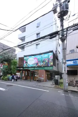 a large billboard on the side of a building at \u30db\u30b9\u30c6\u30eb\u30a2\u30df\u30fc\u30c1 Hostel Amici in Tokyo