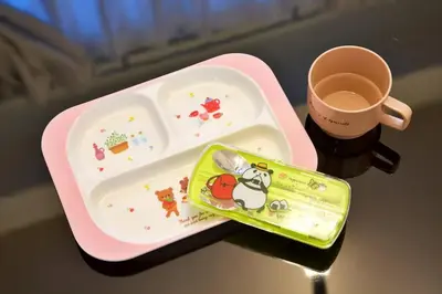 a toy tray with a mickey lunch box and a cup at \u30ea\u30de\u30fc\u30eb\u30d3\u30eb2 401 in Tokyo