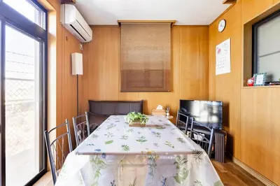 a dining room with a table and a television at \u30a2\u30f3\u30c9\u30b9\u30c6\u30a4\u7530\u7aef\uff16\u4e01\u76ee in Tokyo