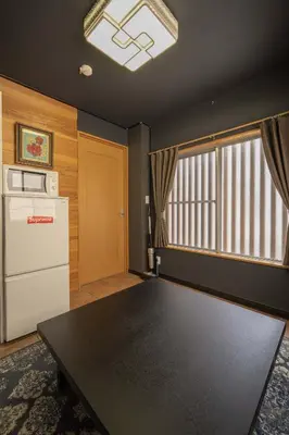a room with a table and a refrigerator and a window at RY-Whole \u6d45\u8349\u3067\u5bb6\u65cf\u65c5 2\u5bdd\u5ba42\u6d74\u5ba4\u306e\u4e00\u68df\u8cb8\u5207 \u65e5\u672c\u4ebaSuperHost in Tokyo