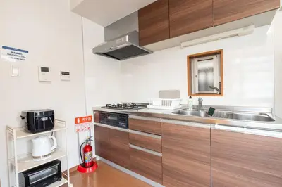 a kitchen with a sink and a counter top at \u30a2\u30f3\u30c9\u30b9\u30c6\u30a4\u5fd7\u83025\u4e01\u76ee in Tokyo