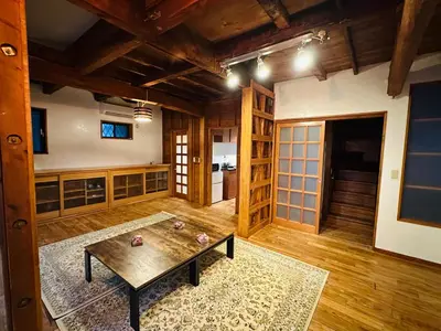 a living room with a table in the middle of it at \u795e\u697d\u5742\u6238\u5efa\u3066\u30b5\u30a6\u30b9 in Tokyo