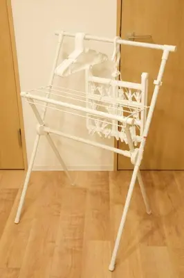 a white chair sitting on top of a wooden floor at \u30b6\u30fb\u30b8\u30a7\u30df\u30cb\u30b9\u6c60\u888b101 in Tokyo