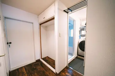 an empty room with a door and a mirror at Akasaka Central Hostel Roppongi Akasaka in Tokyo