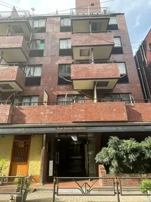 a tall brick building with a door in front of it at \u6da9\u8c37\u9053\u7384\u5742\u72ee\u738b\u516c\u5bd3 in Tokyo