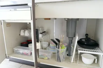 a kitchen cabinet filled with dishes and a blender at \u30b5\u30f3\u30cf\u30a4\u30c4\u521d\u53f0 201 in Tokyo