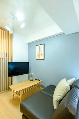 a living room with a couch and a table at Modern Meguro Apt - 2 Mins Walk - Direct to Shibuya,Ebisu,Haneda - \u9577\u8005\u4e38\u30d3\u30eb in Tokyo