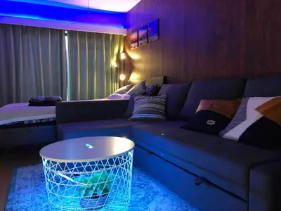 a living room with a couch and a blue light at \u65b0\u5927\u4e45\u4fdd\u30db\u30c6\u30eb\u30d7\u30ec\u30b7\u30a7\u30fc\u30c9 in Tokyo