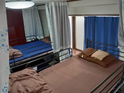 two bunk beds in a room with a mirror at \u30b2\u30b9\u30c8\u30cf\u30a6\u30b9\u6804 in Tokyo