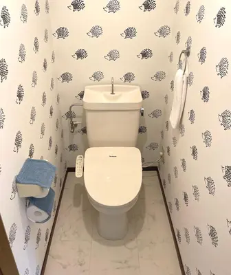 a bathroom with a toilet with black and white wallpaper at Near\u65b0\u5bbf Safy Room in Tokyo