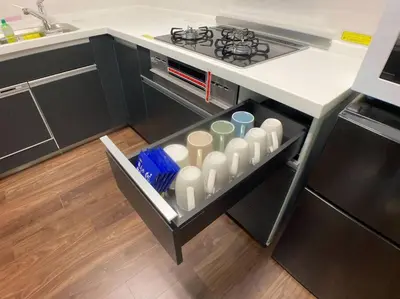 a kitchen with a stove and an open drawer at \u6d17\u8db321 in Tokyo