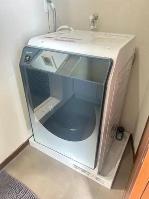 a microwave oven with its door open in a corner at \u6d17\u8db321 in Tokyo