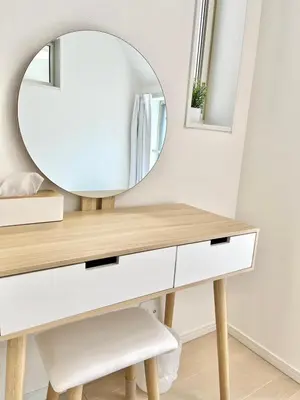 a dressing table with a mirror on top of it at \u4e00\u68df3\u623f\u5225\u5885 \u76f4\u9054\u4e0a\u91ce3\u5206 \u5bb9\u7d0d6\u4eba \u8eca\u7ad9\u8d70\u8def4\u5206 in Tokyo