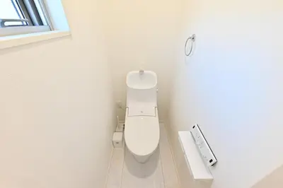 a bathroom with a white toilet in a room at 小春日和-東新宿獨立包棟/車站3分鐘＿玥澄館 in Tokyo