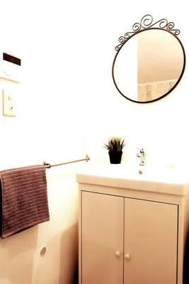 a bathroom with a sink and a mirror on the wall at \u30a2\u30f3\u30c9\u30b9\u30c6\u30a4\u5e61\u30f6\u8c37202 in Tokyo
